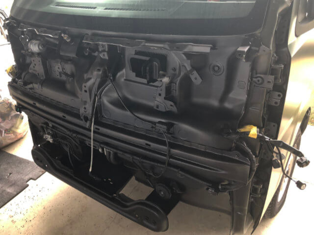 車両下回りハケ塗り